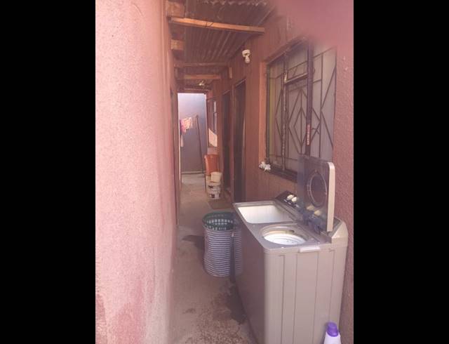 8 BEDROOM HOUSE FOR SALE IN TEMBISA CENTRAL